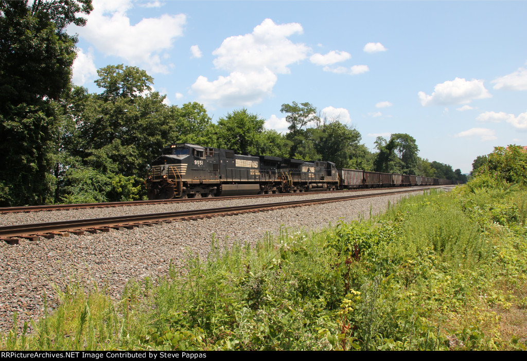 NS 9551 leads train 593